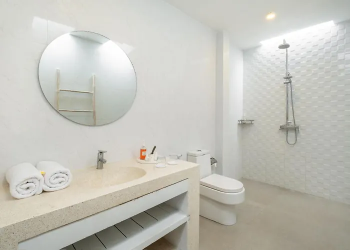 Amazing In Oberoi Location Villa